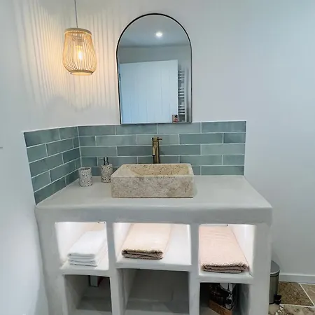 Petit Cocon Provençal à 2mn D'arles * Fourques (Gard)